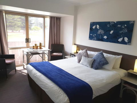 Nightcap At Hotel Victor - Australian Directory 13