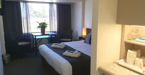 Nightcap At Hotel Victor - Australian Directory 1