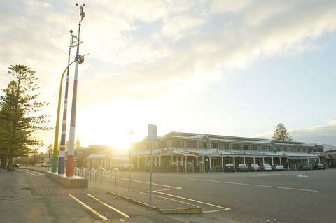 Nightcap At Hotel Victor - Australian Directory 28