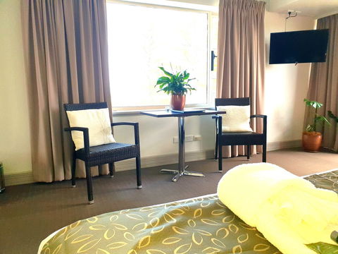 Nightcap At Hotel Victor - Australian Directory 10