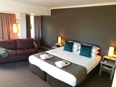 Nightcap At Hotel Victor - Australian Directory 11