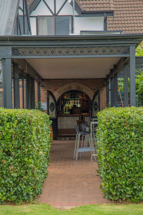 Mick O\'Sheas - Australian Directory 40