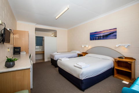 Blue Seas Motel - Australian Directory 3