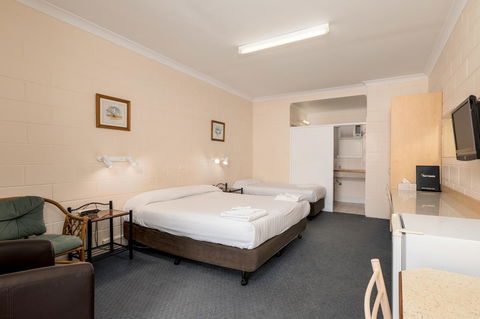 Blue Seas Motel - Australian Directory 1