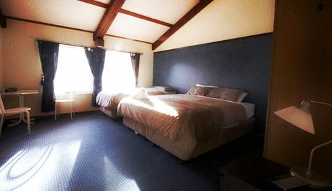 Snowy Gums Chalet - Australian Directory 11