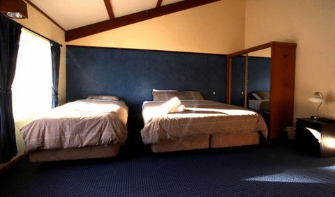 Snowy Gums Chalet - Australian Directory 12