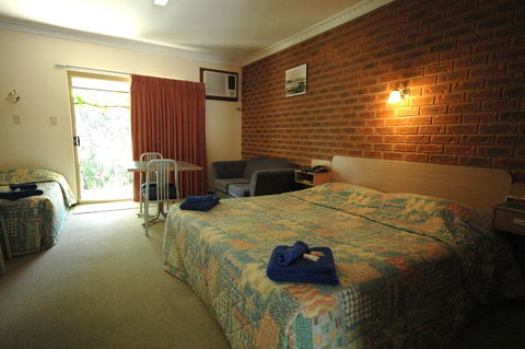 Burra Motor Inn - Australian Directory 42