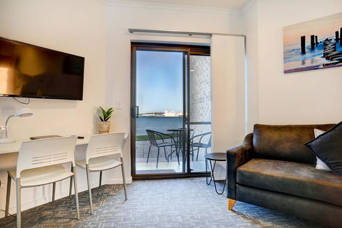 Limani Motel - Australian Directory 37