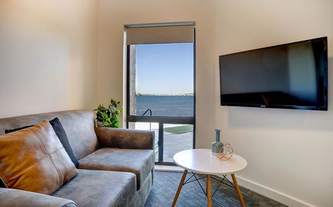 Limani Motel - Australian Directory 6