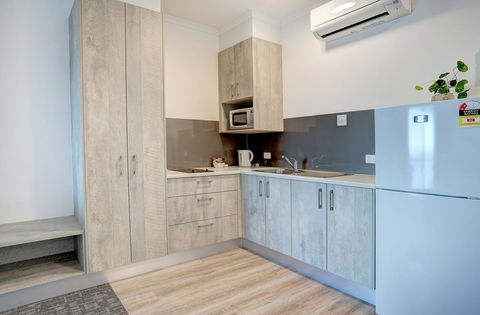 Limani Motel - Australian Directory 20