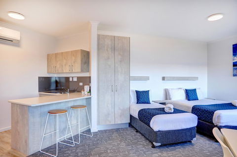Limani Motel - Australian Directory 40