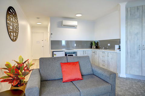 Limani Motel - Australian Directory 14