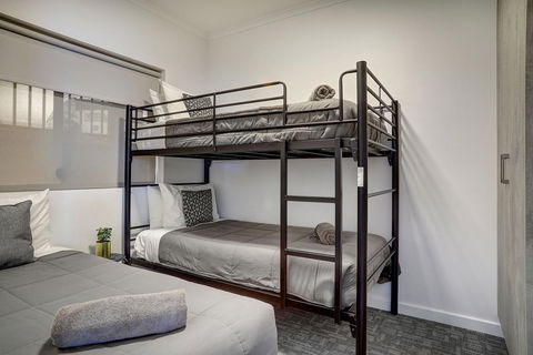 Limani Motel - Australian Directory 5