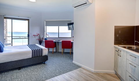 Limani Motel - Australian Directory 34