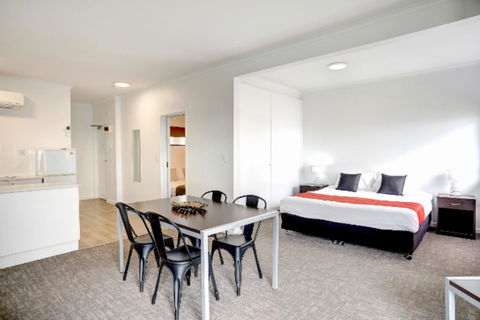 Limani Motel - Australian Directory 43