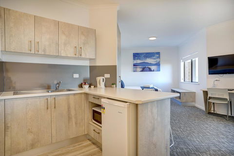 Limani Motel - Australian Directory 39