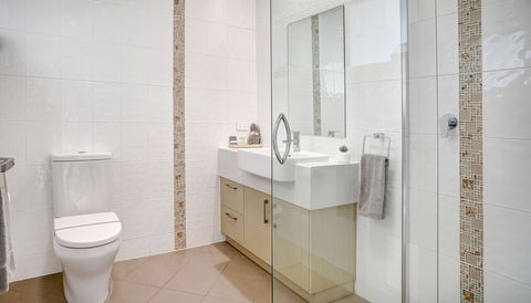 Limani Motel - Australian Directory 25