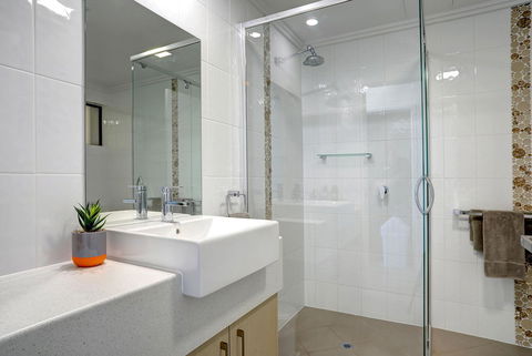 Limani Motel - Australian Directory 3