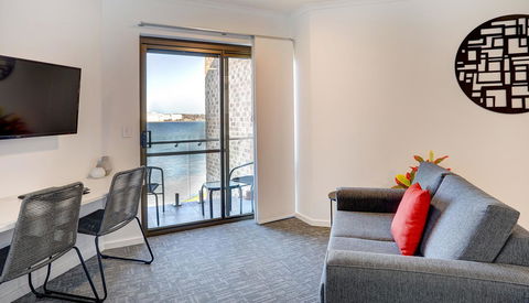 Limani Motel - Australian Directory 15