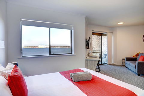 Limani Motel - Australian Directory 16
