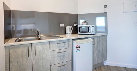 Limani Motel - Australian Directory 29