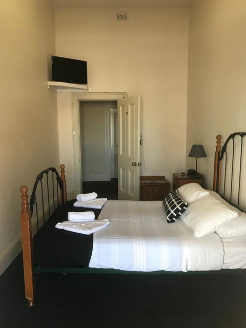 Grosvenor Hotel - Australian Directory 5