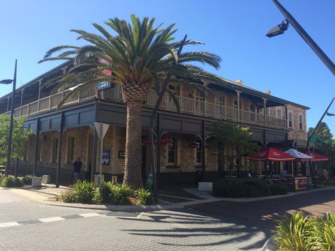 Grosvenor Hotel - Australian Directory 0