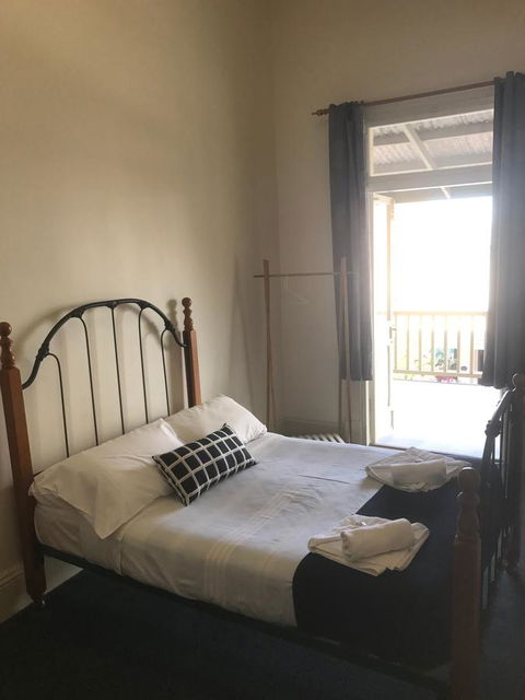Grosvenor Hotel - Australian Directory 3