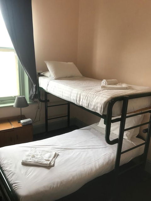 Grosvenor Hotel - Australian Directory 8
