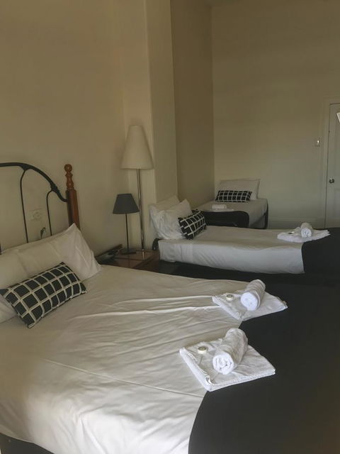 Grosvenor Hotel - Australian Directory 4