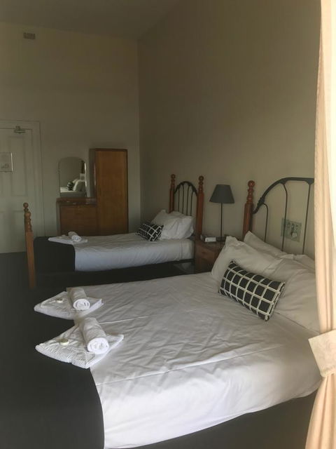 Grosvenor Hotel - Australian Directory 9
