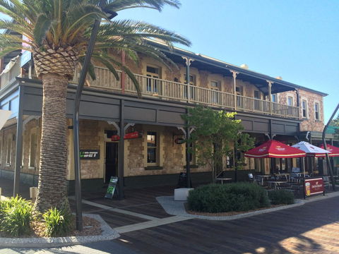 Grosvenor Hotel - Australian Directory 13