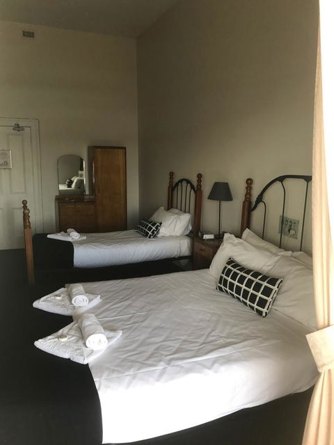 Grosvenor Hotel - Australian Directory 1
