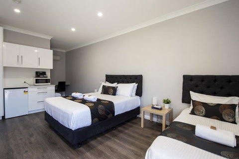 City Centre Motel Hotel - Australian Directory 23