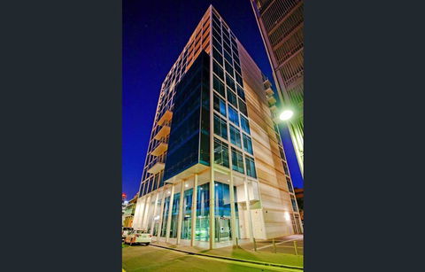Light And Spacious, Stunning Views Of Adelaide - Australian Directory 12