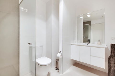 Light And Spacious, Stunning Views Of Adelaide - Australian Directory 9