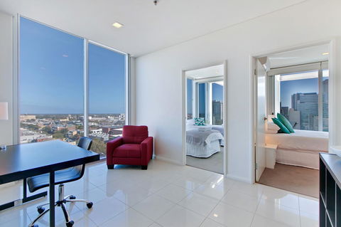 Light And Spacious, Stunning Views Of Adelaide - Australian Directory 7