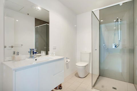 Light And Spacious, Stunning Views Of Adelaide - Australian Directory 8