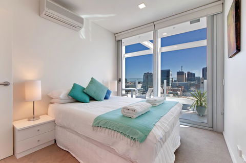 Light And Spacious, Stunning Views Of Adelaide - Australian Directory 5