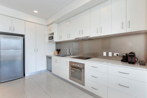 Light And Spacious, Stunning Views Of Adelaide - Australian Directory 4