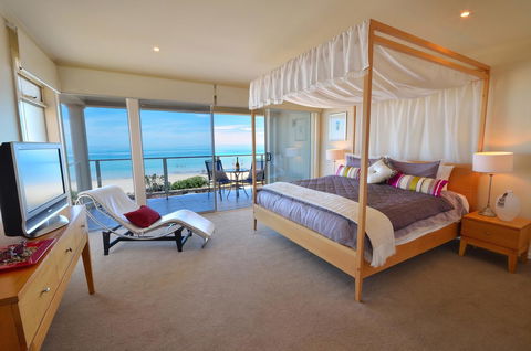 Adelaide Luxury Beach House - Australian Directory 2
