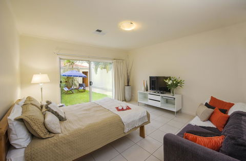 Adelaide Luxury Beach House - Australian Directory 33