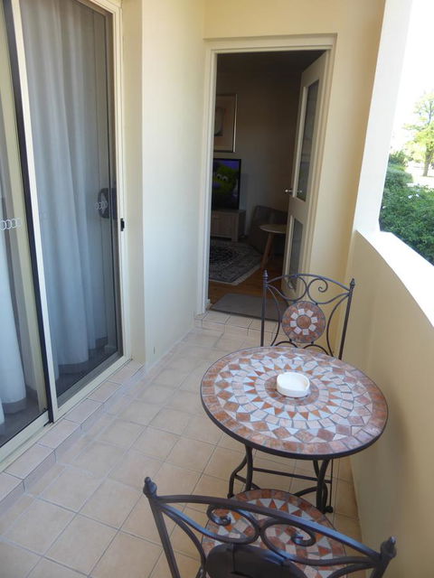ADELAIDE CENTRAL APARTMENT - 3BR, 2BATH & CARPARK - Australian Directory 20