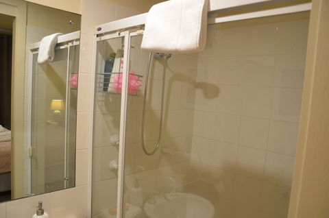 ADELAIDE CENTRAL APARTMENT - 3BR, 2BATH & CARPARK - Australian Directory 18