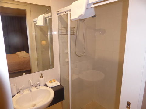 ADELAIDE CENTRAL APARTMENT - 3BR, 2BATH & CARPARK - Australian Directory 14