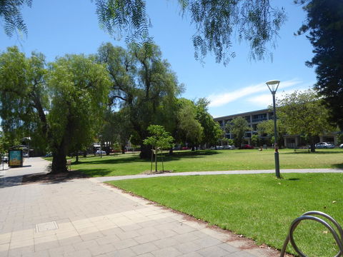 ADELAIDE CENTRAL APARTMENT - 3BR, 2BATH & CARPARK - Australian Directory 32