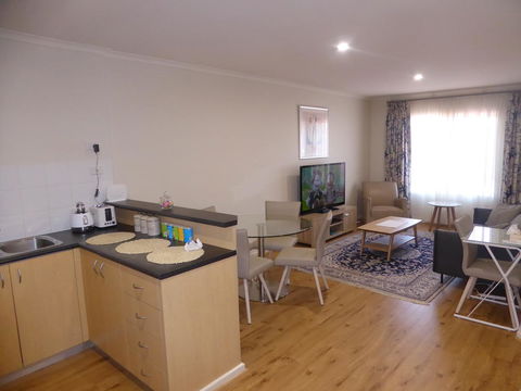 ADELAIDE CENTRAL APARTMENT - 3BR, 2BATH & CARPARK - Australian Directory 7