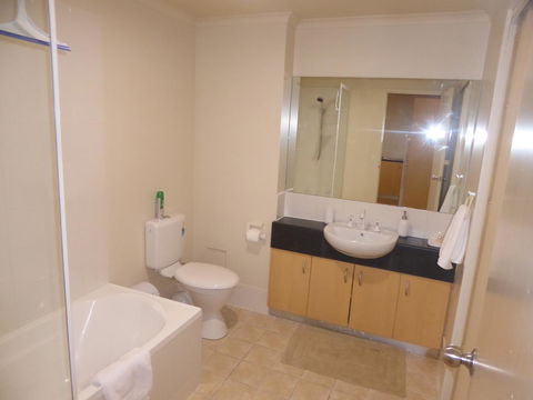 ADELAIDE CENTRAL APARTMENT - 3BR, 2BATH & CARPARK - Australian Directory 17