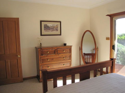 Edge Of Innes - Australian Directory 9