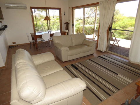 Edge Of Innes - Australian Directory 14